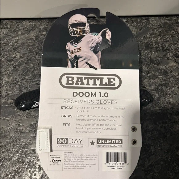 Kids Black Gloves - Picture 3 of 3